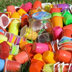 Envases de plástico de diversos colores